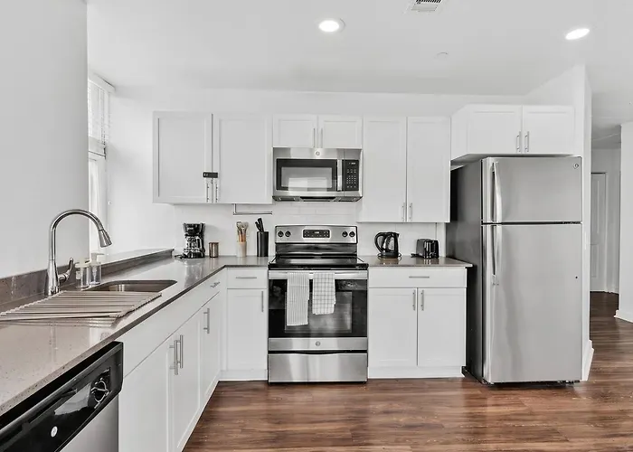 Elegant 2bd In Dt Worth W/ Parking/gym -