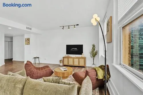 Elegant 2bd In Dt Worth W/ Parking/gym - Apartment *