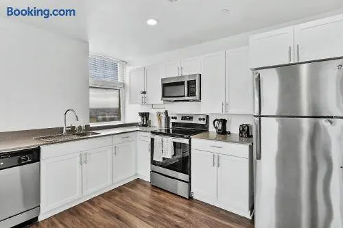 Elegant 2bd In Dt Worth W/ Parking/gym - Apartment Fort Worth