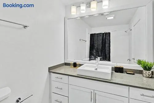 Elegant 2bd In Dt Worth W/ Parking/gym - *